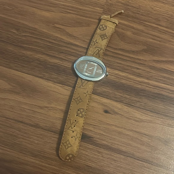 VTG 90’s Louis Vuitton Watch - Picture 2 of 10